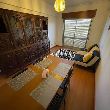 City Center Flat, Top Spot, Ideal For Tourists 아파트 파로